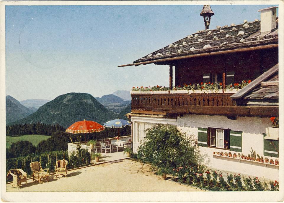 Blick auf die Berghof Terrasse mit Grünstein
