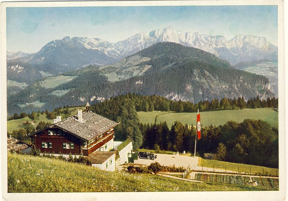 Blick auf den Berghof & Untersberg im Hintergrund (Quelle: Zigarettenalbum "Deutschland  erwacht", Seite 134)